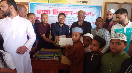 পূর্ব গৌরীপুর ইউনিয়ন পরিষদের ছাতা বিতরণ সম্পন্ন।