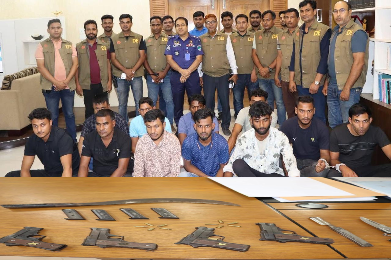 বাগেরহাট জেলায় ০৪টি বিদেশী পিস্তল ও দেশীয় অস্ত্রশস্ত্র এব্ং ০১টি মাইক্রোবাসসহ ১১ জন অস্ত্রধারী সন্ত্রাসী গ্রেফতার