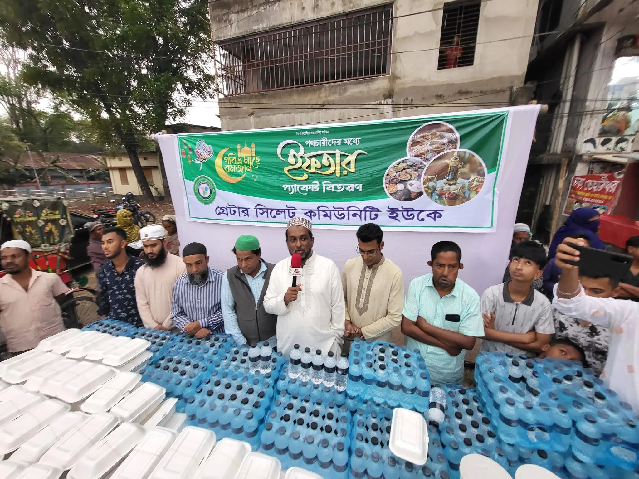 মৌলভীবাজারে গ্রেটার সিলেট কমিউনিটি ইউকে’র উদ্যোগে অনুষ্ঠিত হলো পথচারীদের মধ্যে ইফতার বিতরণ