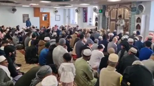 বৃটেনের কার্ডিফে পবিত্র ঈদুল ফিতর উদযাপন